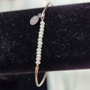 Stia Couture Silver wire bracelet with pearls